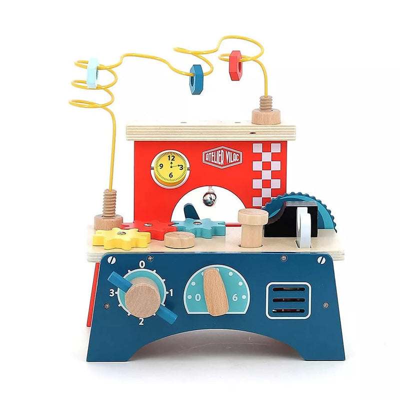 Établi coloré en bois avec des boutons, des engrenages, une scie à jouets et un labyrinthe de perles sur le dessus, conçu pour que les enfants simulent l'utilisation d'outils et développent leur motricité. Comprend des accents bleus, rouges et jaunes. marque vilac